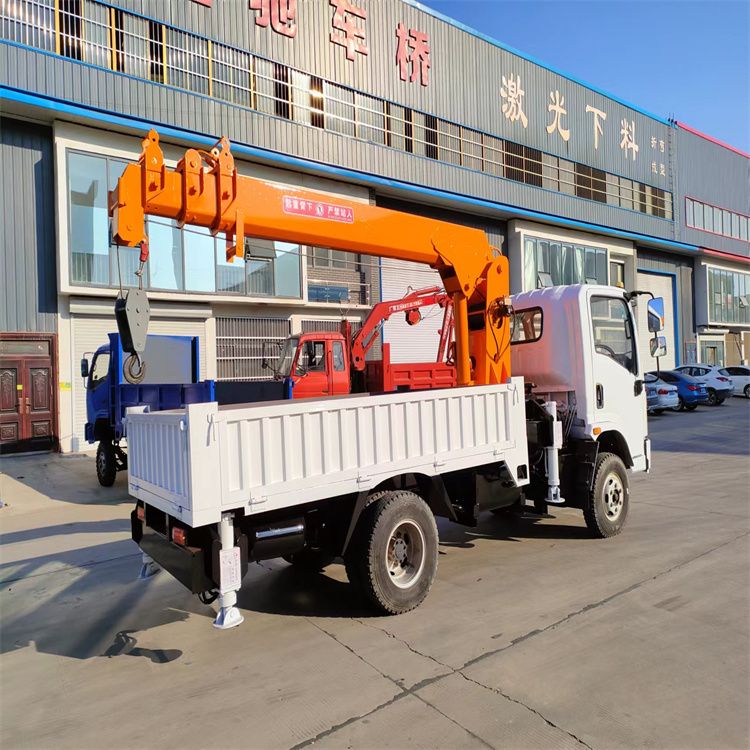 营口市三轮随车吊定制 农用改装机自备吊中瑞长期出售